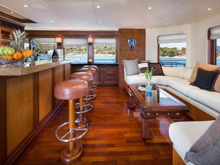 BRAZIL Heesen 40m - sky lounge and bar BRAZIL Heesen 40m - sky lounge and bar