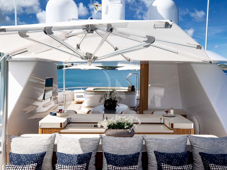 Broadwater 55m Feadship Sun Deck Bar Broadwater 55m Feadship Sun Deck Bar