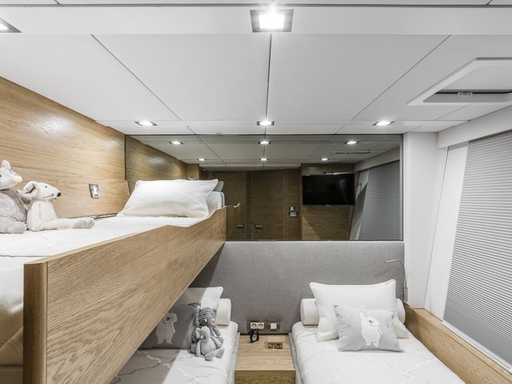 CALMAO Sunreef 74 Luxury Catamaran Twin Cabin with Pullman
