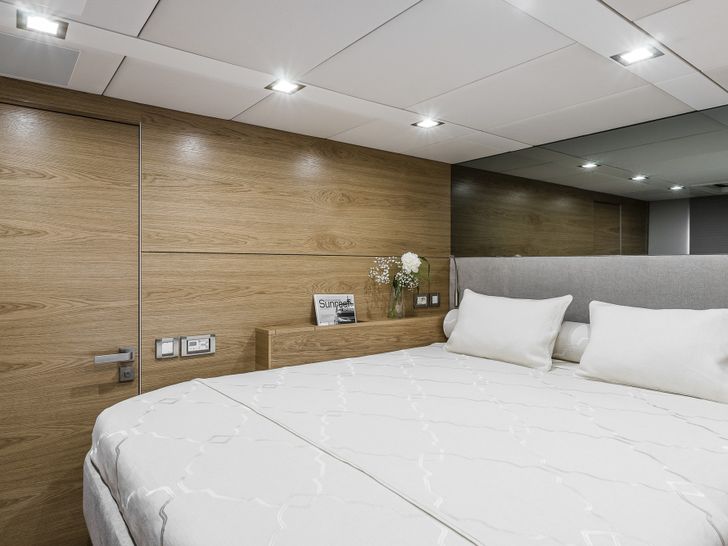 CALMAO Sunreef 74 Luxury Catamaran Double Cabin