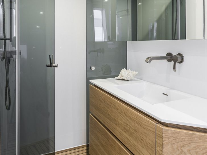 CALMAO Sunreef 74 - twin cabin bathroom CALMAO Sunreef 74 - twin cabin bathroom