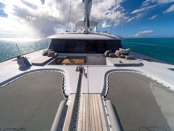 CALMAO Sunreef 74 - foredeck trampoline CALMAO Sunreef 74 - foredeck trampoline