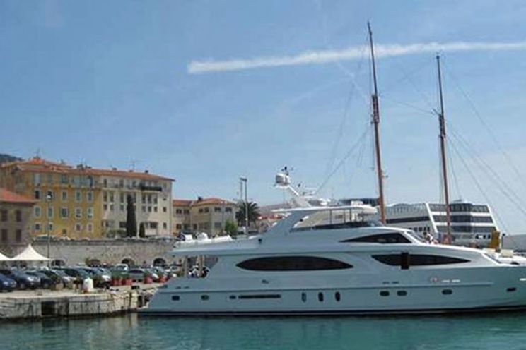 Charter Yacht CAMELOT - Hargrave 100 - 4 Cabins - Naples - Amalfi- Sardinia