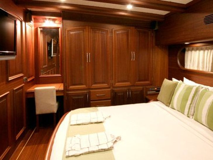 CANER 4 Cabin