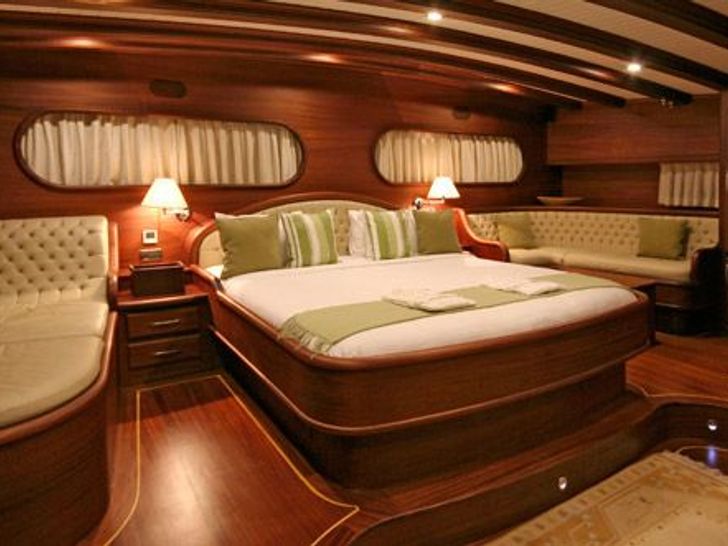 CANER 4 Cabin