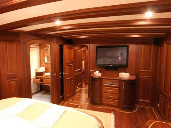 CANER 4 Cabin