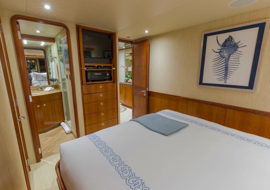 CANIRA - Westport 112