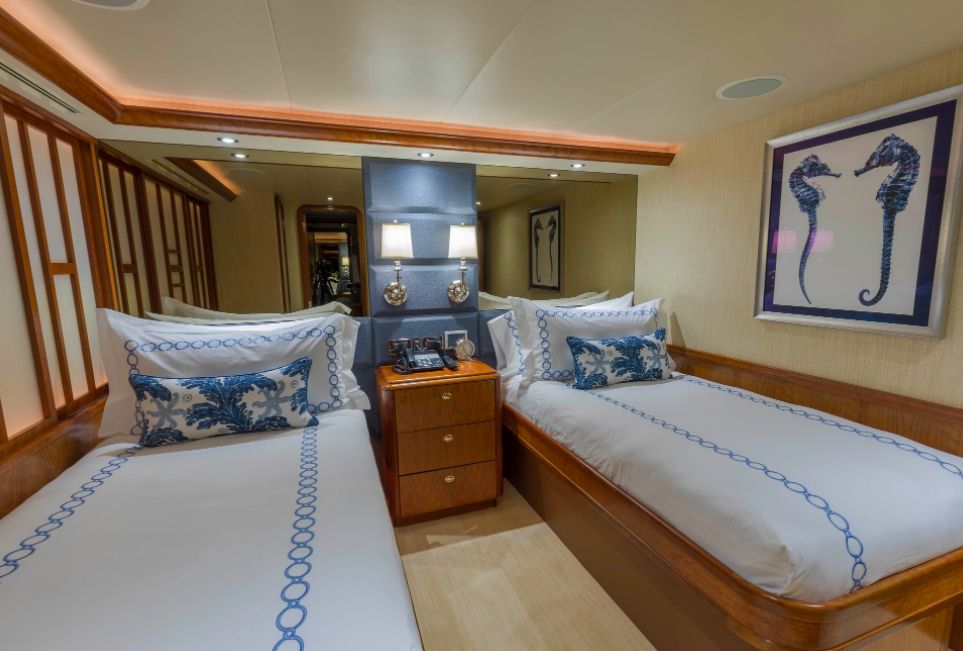 CANIRA - Westport 112