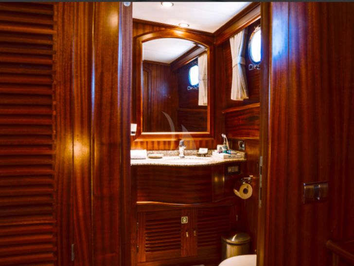 S/Y Capricorn 1 - Bathroom S/Y Capricorn 1 - Bathroom