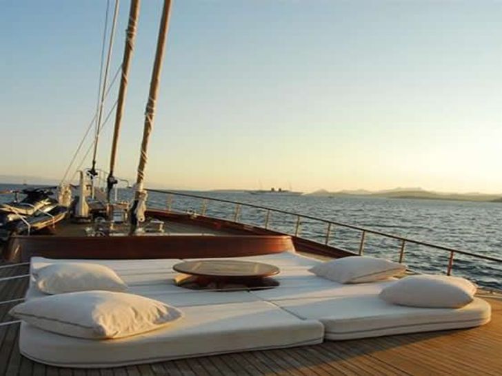 CARPEDIEM 4 Foredeck CARPEDIEM 4 Foredeck