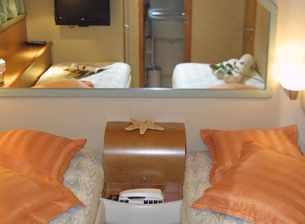 Charter Yacht CATHERINES - Ferretti 58 - 3 Cabins - Athens