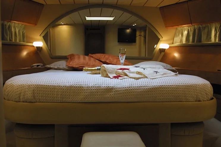 Charter Yacht CATHERINES - Ferretti 58 - 3 Cabins - Athens