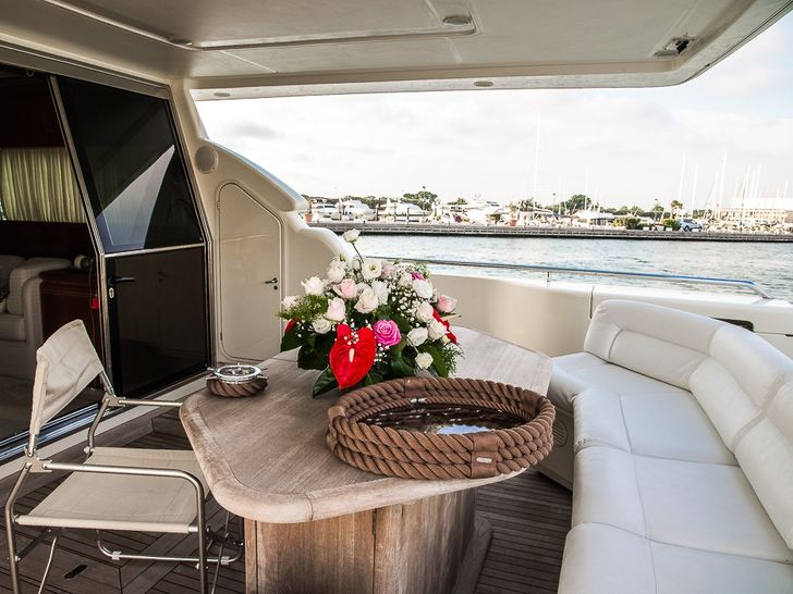 CELINE Ferretti 70 Aft CELINE Ferretti 70 Aft