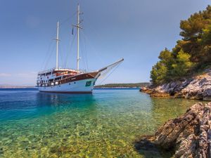 CESARICA - 40m Gulet - 11 Cabins - Split - Sibenik - Dubrovnik CESARICA - 40m Gulet - 11 Cabins - Split - Sibenik - Dubrovnik