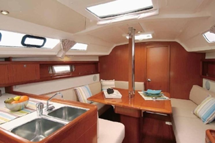 Charter Yacht Oceanis 34 - 3 Cabins - Tortola - Virgin Gorda