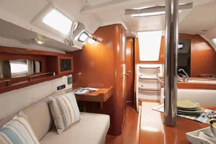 Charter Yacht Oceanis 34 - 3 Cabins - Tortola - Virgin Gorda