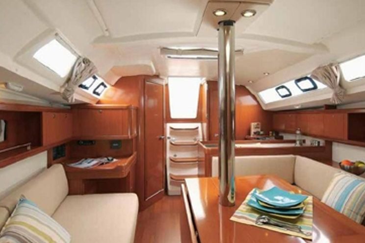 Charter Yacht Oceanis 34 - 3 Cabins - Tortola - Virgin Gorda