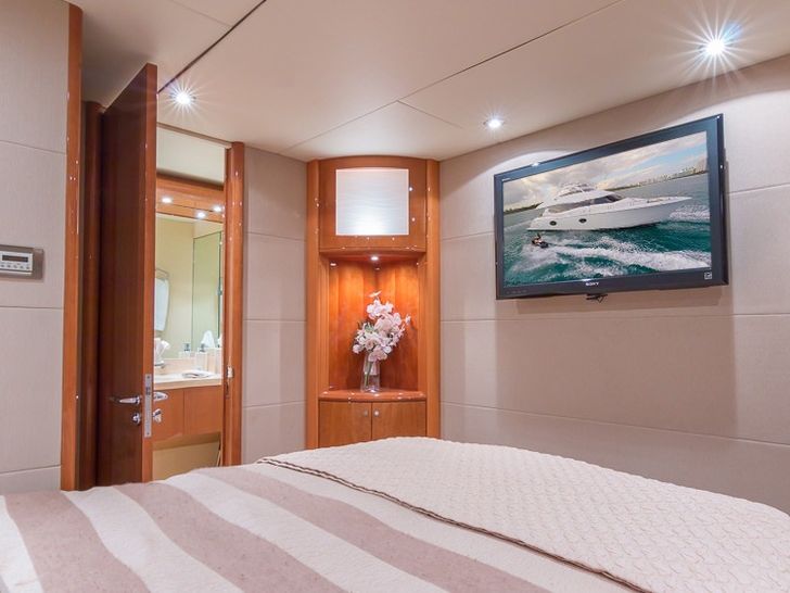 Miami Day Charter Yacht CHIP Lazzara 84 Guest Cabin Miami Day Charter Yacht CHIP Lazzara 84 Guest Cabin