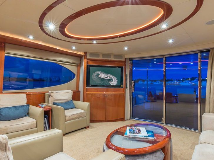 Miami Day Charter Yacht CHIP Lazzara 84 Saloon Miami Day Charter Yacht CHIP Lazzara 84 Saloon