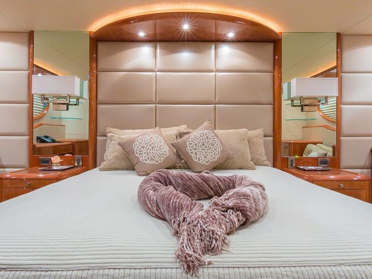 Miami Day Charter Yacht CHIP Lazzara 84 Main Cabin Miami Day Charter Yacht CHIP Lazzara 84 Main Cabin