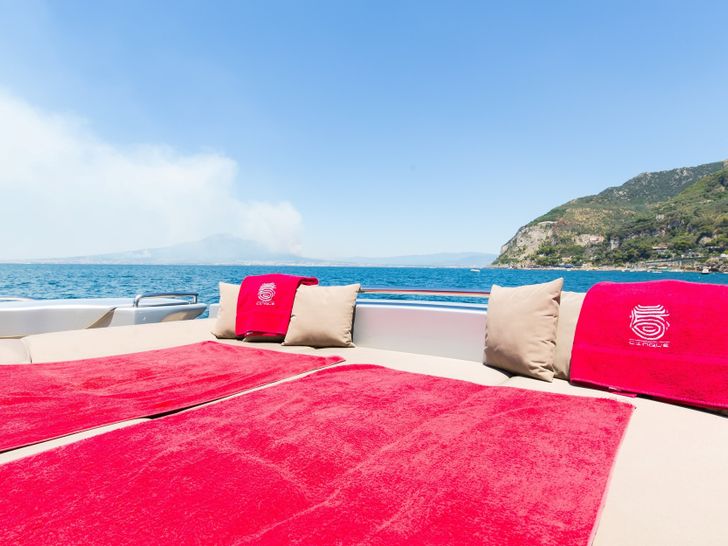 CINQUE Pershing 88 Motor Yacht Sundeck Sun Pads CINQUE Pershing 88 Motor Yacht Sundeck Sun Pads