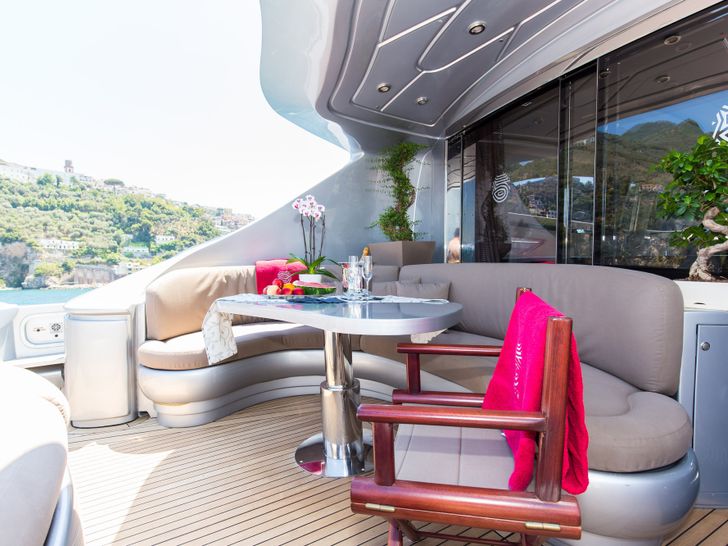 CINQUE Pershing 88 Motor Yacht Sundeck