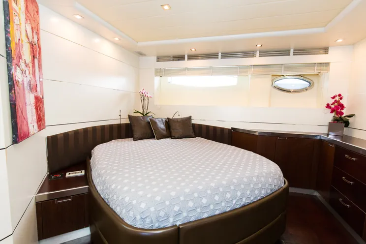 Charter Yacht CINQUE - Pershing 88 - 4 Cabins - Naples - Sicily - Sorrento
