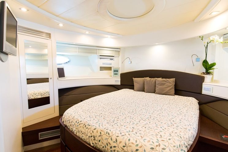 Charter Yacht CINQUE - Pershing 88 - 4 Cabins - Naples - Sicily - Sorrento