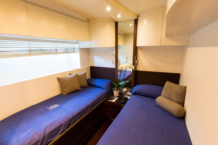 Charter Yacht CINQUE - Pershing 88 - 4 Cabins - Naples - Sicily - Sorrento