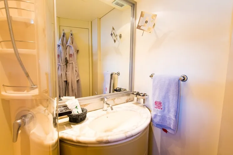 Charter Yacht CINQUE - Pershing 88 - 4 Cabins - Naples - Sicily - Sorrento