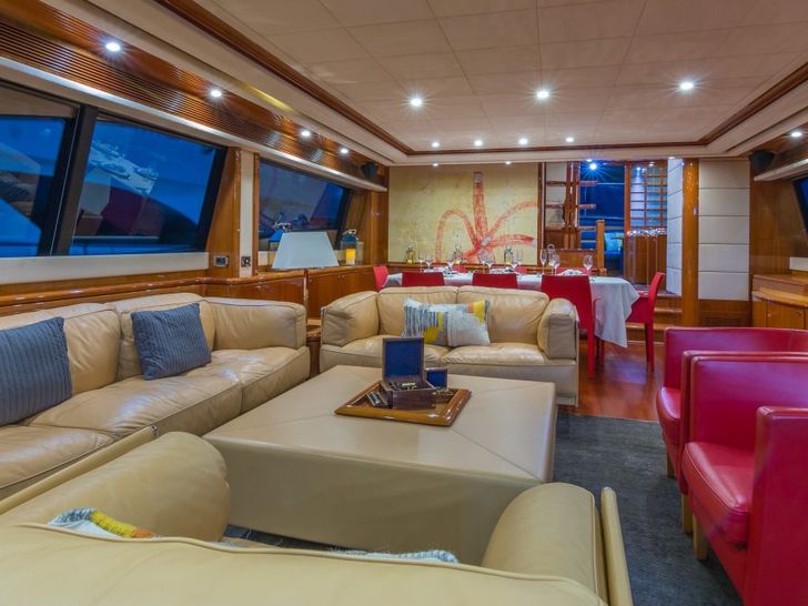 Miami Day Charter Yacht CINQUE MARE Ferretti 88 Saloon Miami Day Charter Yacht CINQUE MARE Ferretti 88 Saloon