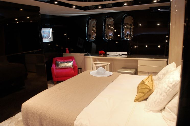 Charter Yacht CLAREMONT - VGB Superyachts 105 - 4 Cabins - Cannes - Nice - Monaco - Antibes