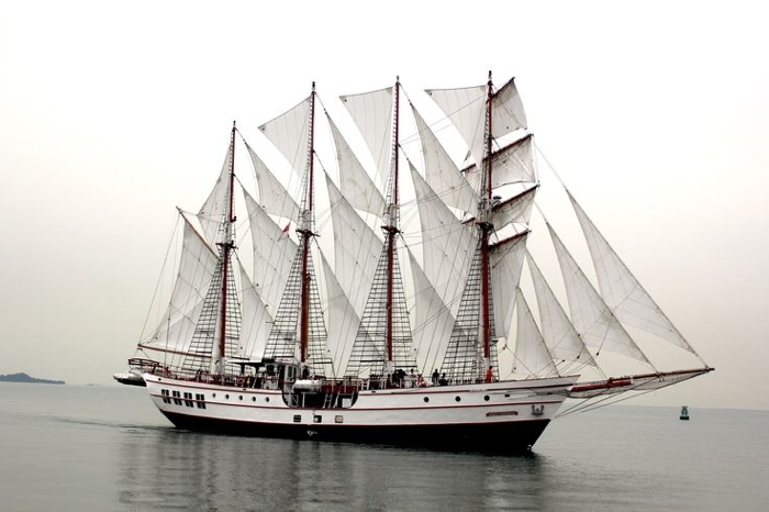 Charter Yacht Classic Sailing Yacht - Guest Capacity 149 - Singapore