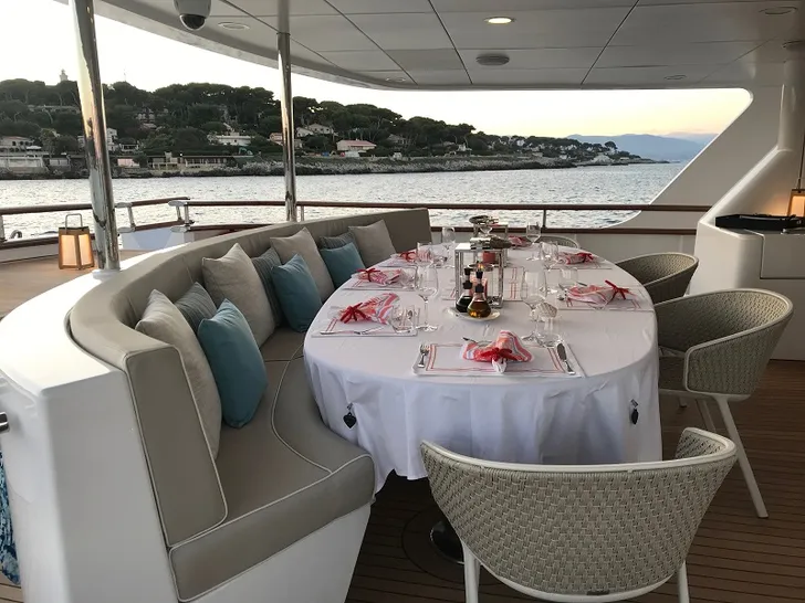 main deck dinign area main deck dinign area