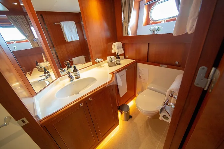 Charter Yacht CORNELIA - RMK Marine 34m - 4 Cabins - Monaco - Cannes - St Tropez - Portofino