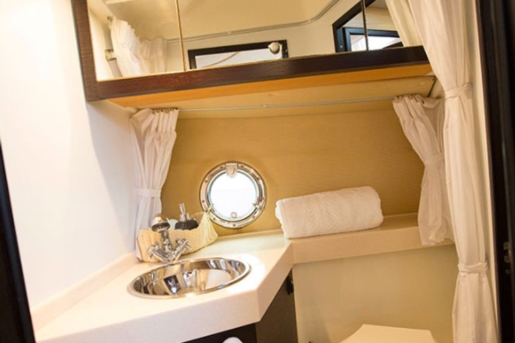 Charter Yacht Cranchi Zaffiro 32 - Taormina - Acitrezza - Siracusa - Lipari