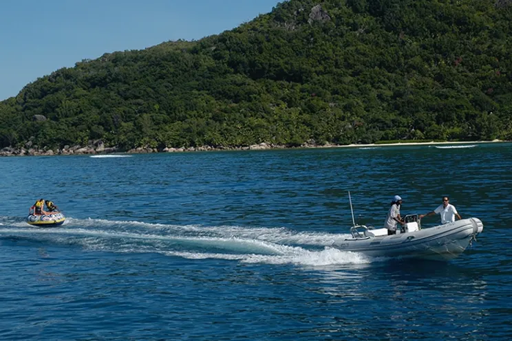 Charter Yacht LONESTAR - Custom 85 Catamaran - 6 Cabins - Seychelles