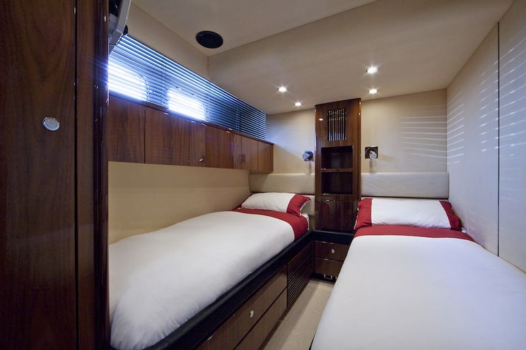 Charter Yacht D5 - Fairline Squadron 78 - 4 Cabins - Antibes - Cannes - Monaco - St Tropez