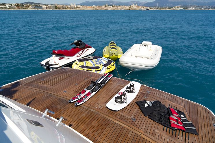 Charter Yacht D5 - Fairline Squadron 78 - 4 Cabins - Antibes - Cannes - Monaco - St Tropez