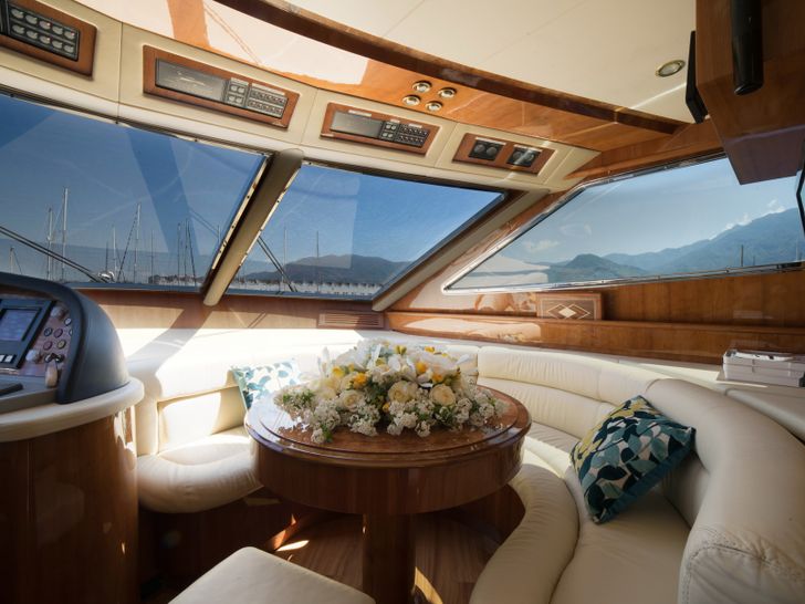 D`ARISTOTELIS Canados 24m Wheelhouse Seating  D`ARISTOTELIS Canados 24m Wheelhouse Seating