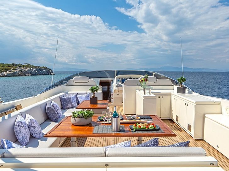 DIVINE - Flybridge DIVINE - Flybridge