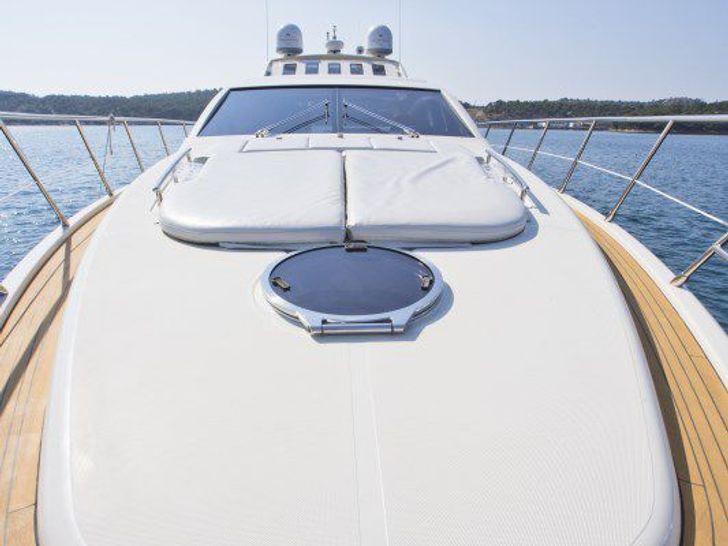 DONNA LOKA - Crewed motor yacht - Bow Sunpads DONNA LOKA - Crewed motor yacht - Bow Sunpads