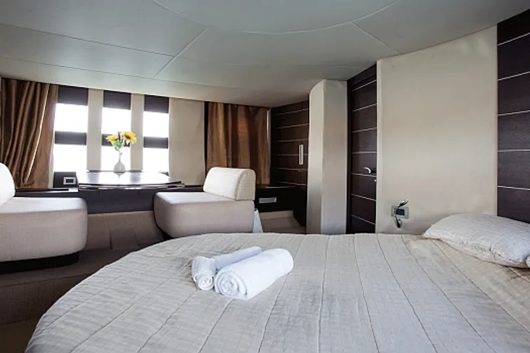 Charter Yacht DONNA LOKA - Azimut 62S - 3 Cabins - Naples - Sorrento - Amalfi - Positano