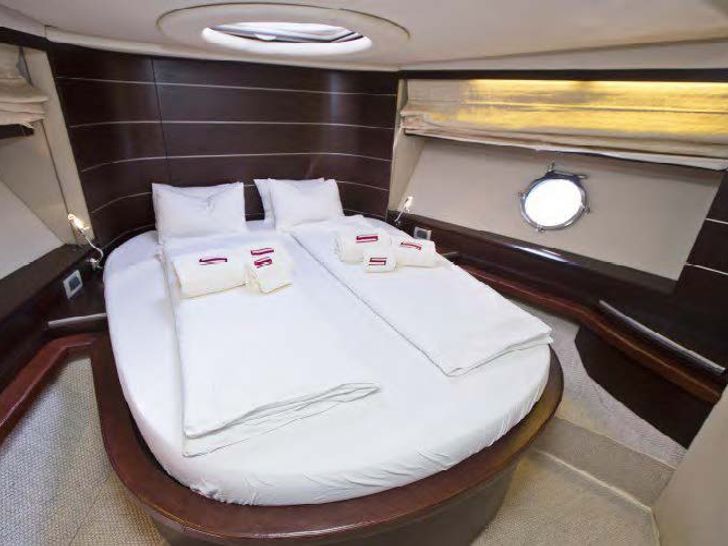 DONNA LOKA - Crewed Motor Yacht - VIP Cabin DONNA LOKA - Crewed Motor Yacht - VIP Cabin