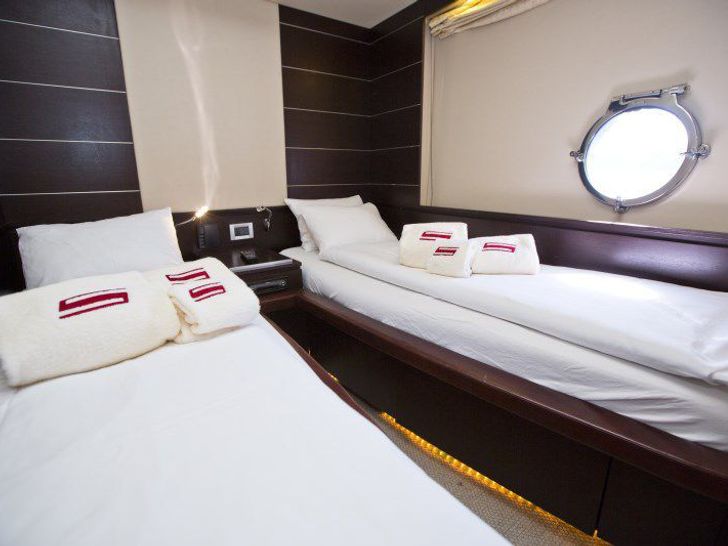 DONNA LOKA - Crewed Motor Yacht - Twin DONNA LOKA - Crewed Motor Yacht - Twin