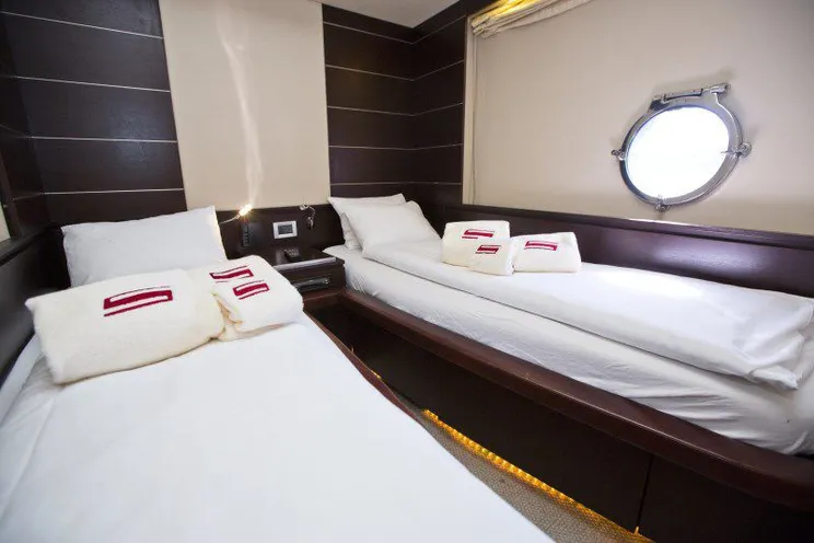 Charter Yacht DONNA LOKA - Azimut 62S - 3 Cabins - Naples - Sorrento - Amalfi - Positano