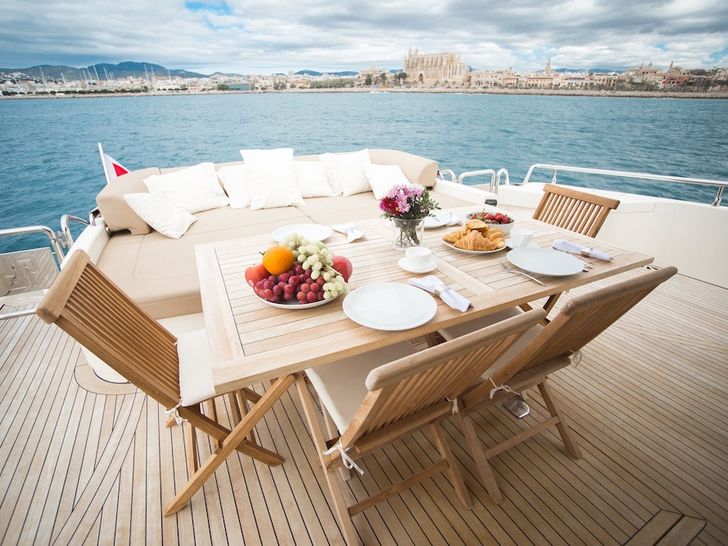 DOUBLE D - Aft deck DOUBLE D - Aft deck