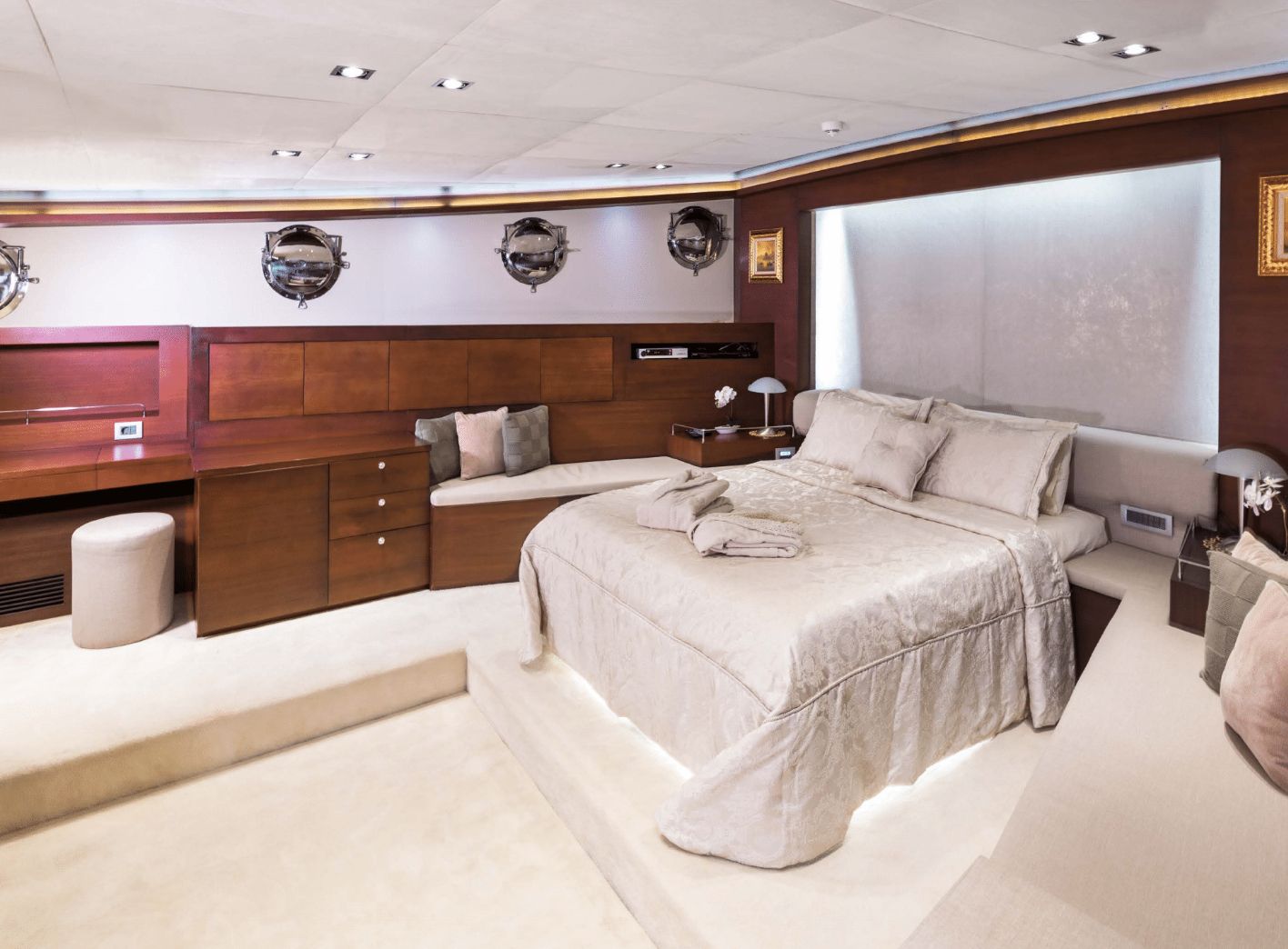 DOUBLE EAGLE Cabin