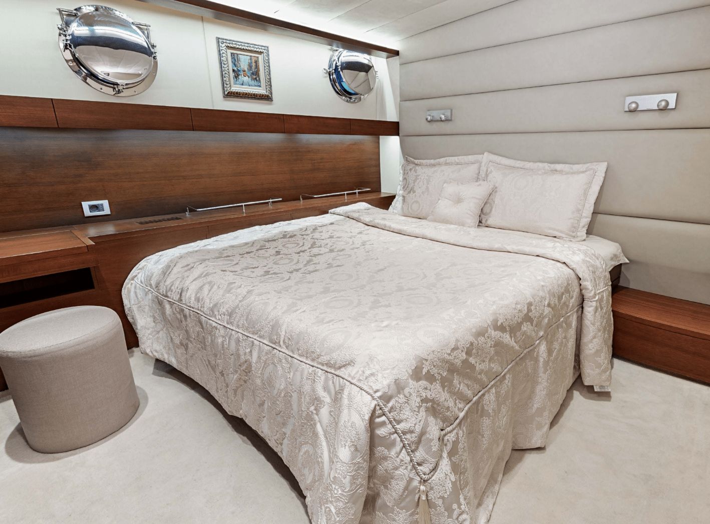 DOUBLE EAGLE Cabin