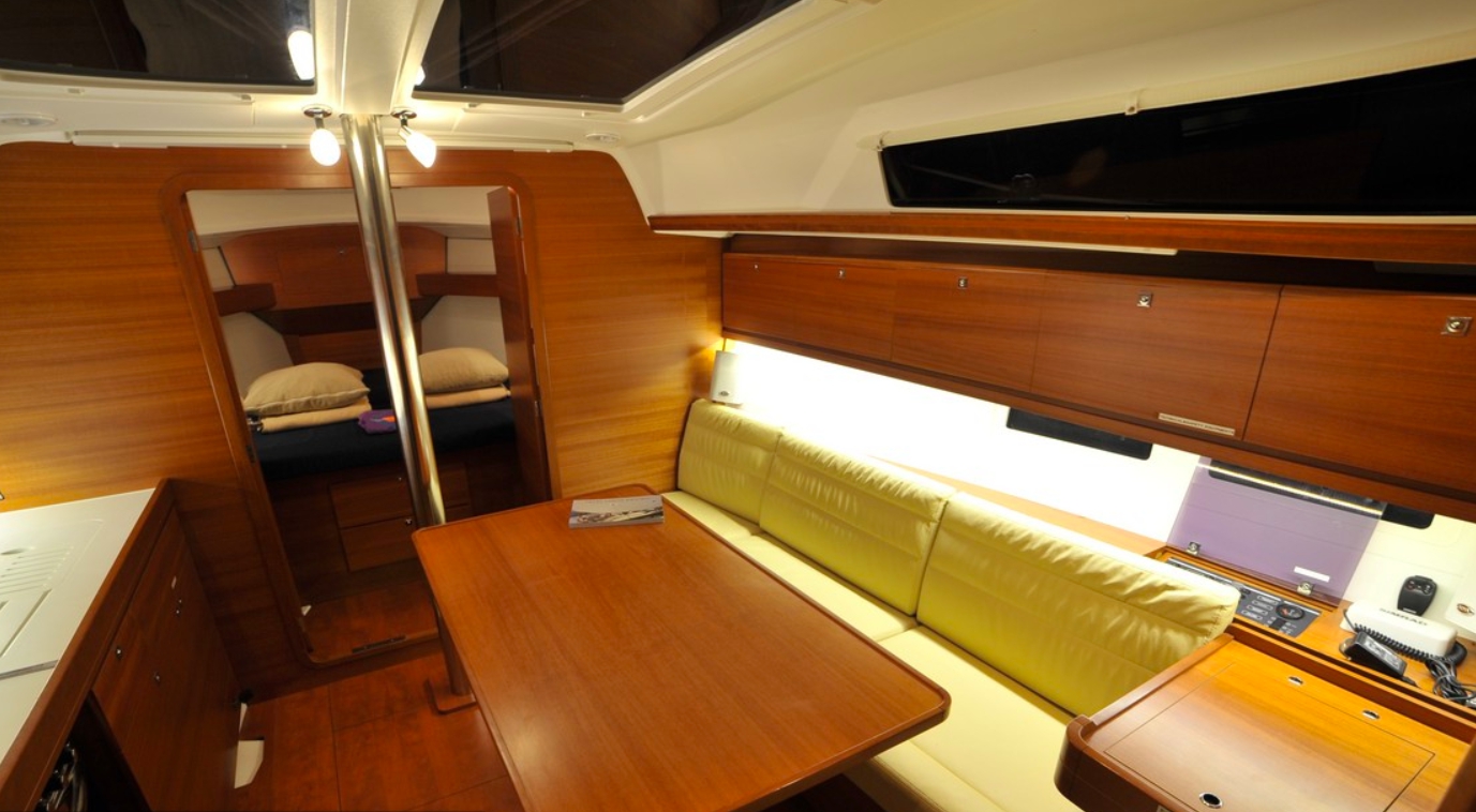 Dufour 382 - Interior